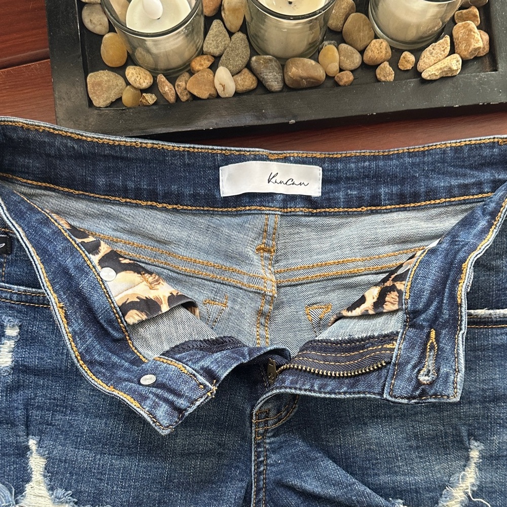 Frayed Hem Dark Blue Denim Women's Shorts with Leopard Accent - Picture 5 of 6